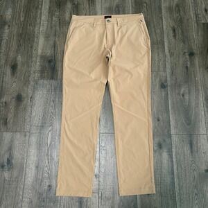 UNTUCKit Mens Chancellor Pant Tan Straight Fit Performance Chino 33x32 40498